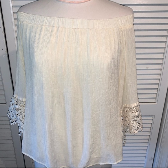Love Stitch Crochet off the shoulder blouse Cream/Pale Yellow Large - Picture 2 of 9